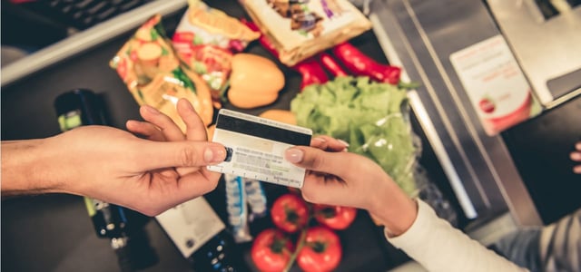 Buying Groceries With a Credit Card Buying Groceries With a Credit Card